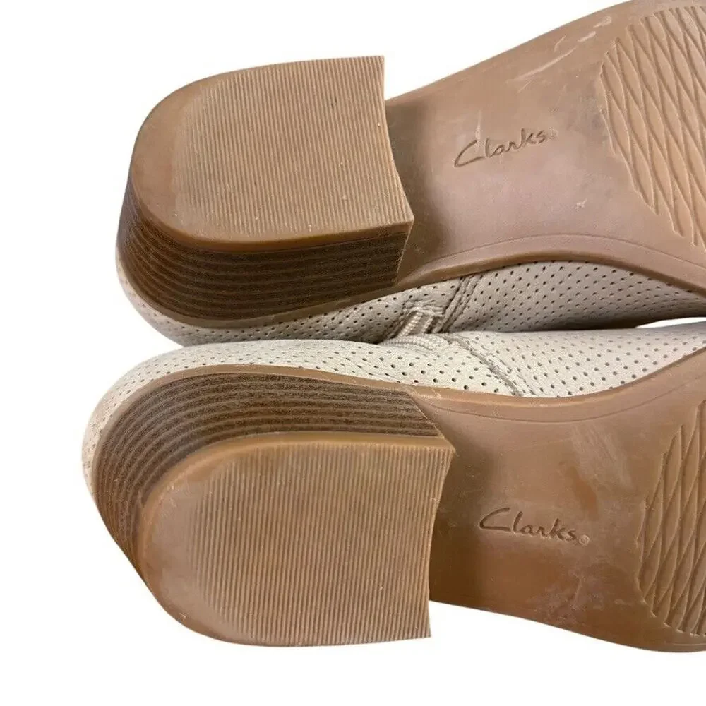 Clarks Boylan Dawn Perforated Nubuck Leather Ankle Boots Booties Shoes sz 7.5